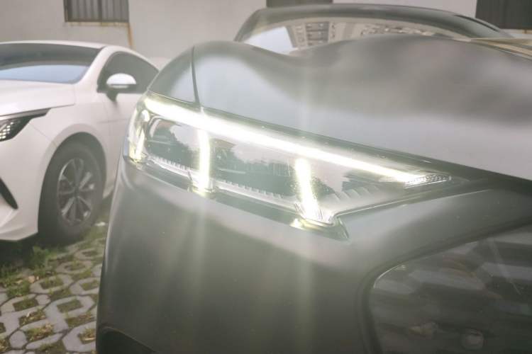 Used Ford Mustang Mach-E 2021 AION Y Plus Rear-Drive Luxury Edition (Long Range) Right Front Headlight