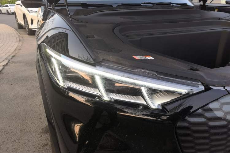 Used Ford Mustang Mach-E 2021 AION Y Plus Rear-Drive Luxury Edition (Long Range) Right Front Headlight