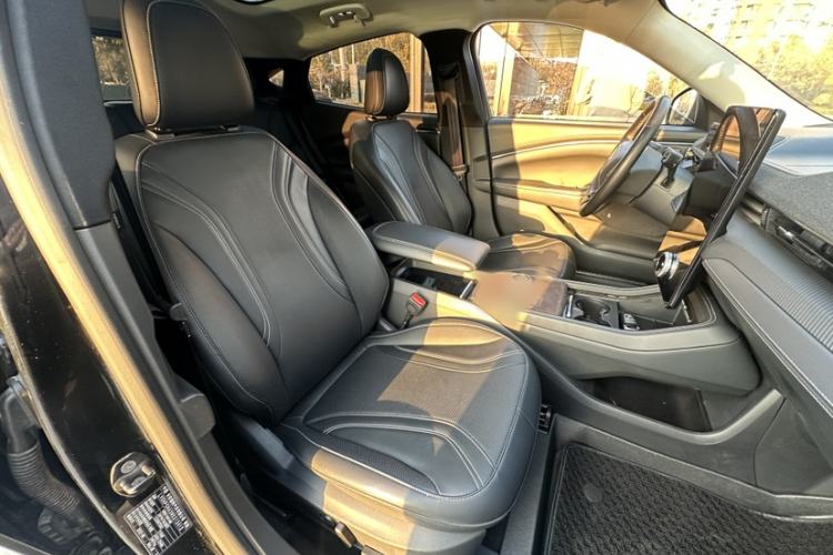 Used Ford Mustang Mach-E 2021 AION Y Plus Rear-Drive Luxury Edition (Long Range) Right Front Seat