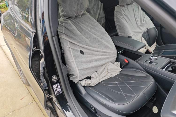 Used Ford Mustang Mach-E 2021 Leap Edition Rear-Drive Version (Standard Range) Right Front Seat