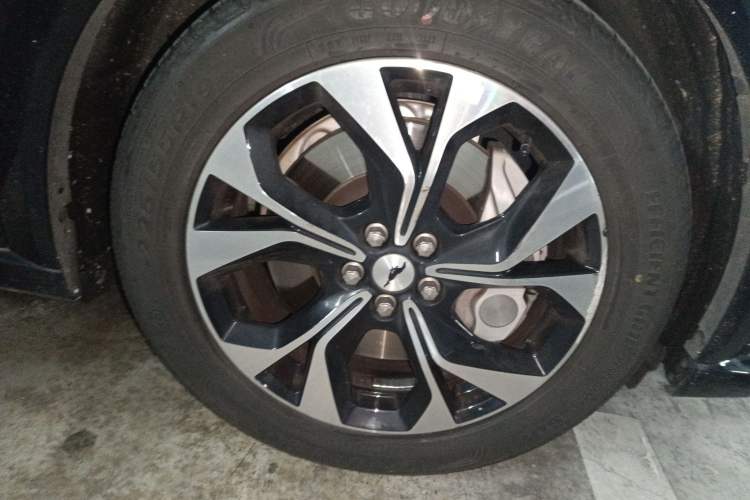 Used Ford Mustang Mach-E 2021 AION Y Plus Rear-Drive Luxury Edition (Long Range) Right Front Wheel Hub