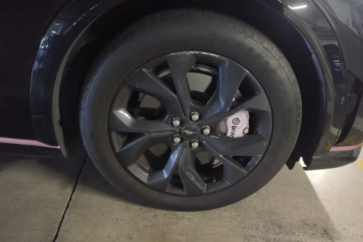 Used Ford Mustang Mach-E 2021 AION Y Plus Rear-Drive Luxury Edition (Long Range) Right Front Wheel Hub