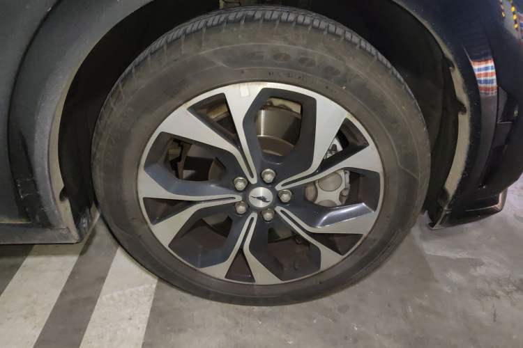 Used Ford Mustang Mach-E 2021 AION Y Plus Rear-Drive Luxury Edition (Long Range) Right Front Wheel Hub