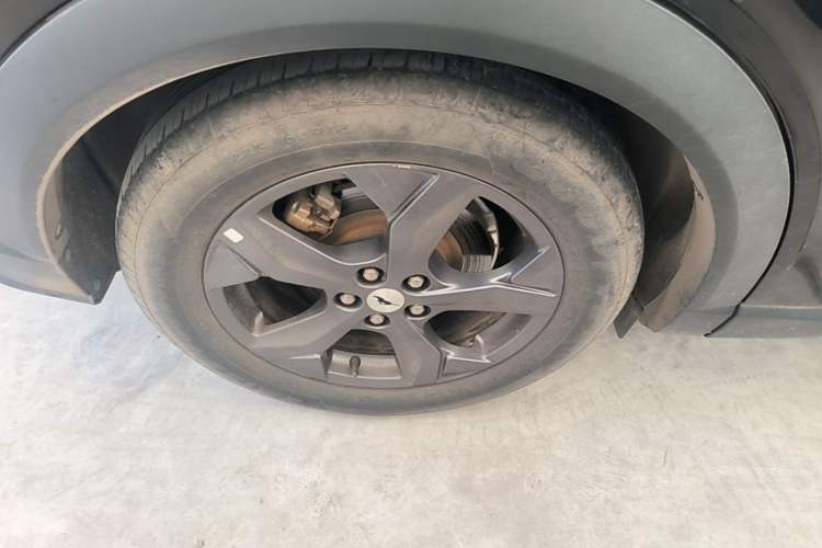 Used Ford Mustang Mach-E 2021 Leap Edition Rear-Drive Version (Standard Range) Right Rear Wheel Hub