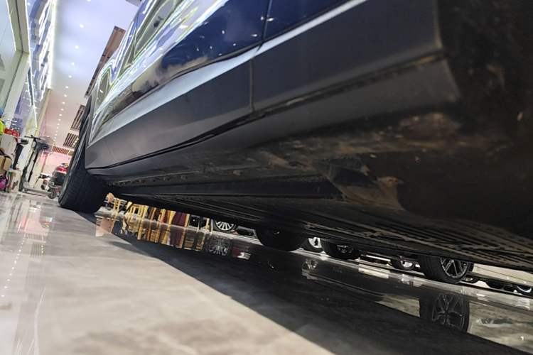 Used Ford Mustang Mach-E 2021 Leap Edition Rear-Drive Version (Standard Range) Right Side Sill