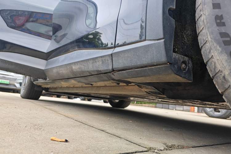 Used Ford Mustang Mach-E 2021 Leap Edition Rear-Drive Version (Standard Range) Right Side Sill