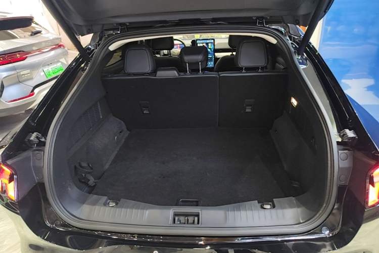 Used Ford Mustang Mach-E 2021 Leap Edition Rear-Drive Version (Standard Range) Trunk