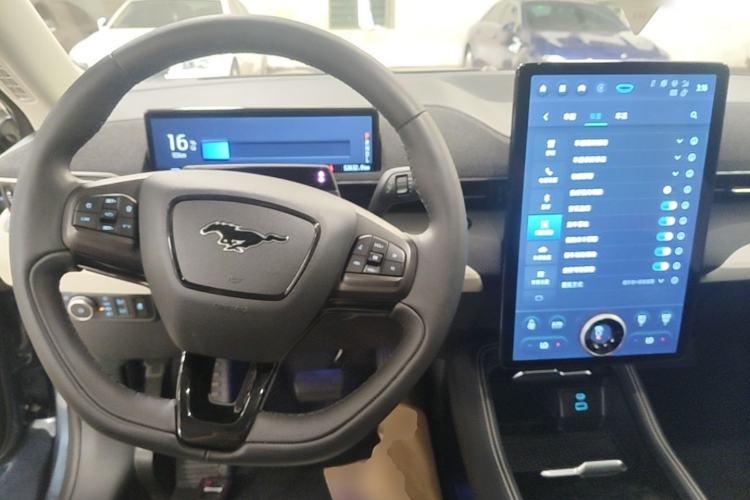 Used Ford Mustang Mach-E 2021 AION Y Plus Rear-Drive Luxury Edition (Long Range) Center Console
