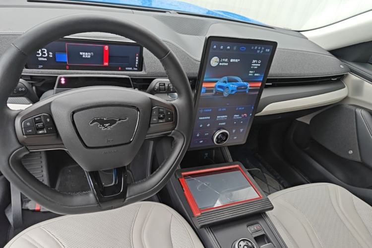 Used Ford Mustang Mach-E 2021 AION Y Plus Rear-Drive Luxury Edition (Long Range) Center Console