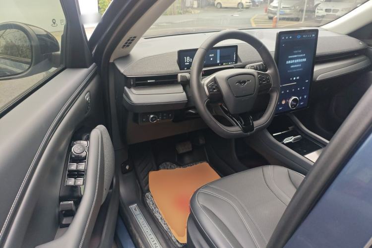 Used Ford Mustang Mach-E 2021 AION Y Plus Rear-Drive Luxury Edition (Long Range) Driver Seat
