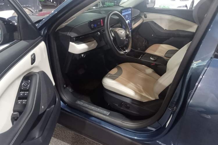 Used Ford Mustang Mach-E 2021 AION Y Plus Rear-Drive Luxury Edition (Long Range) Driver Seat