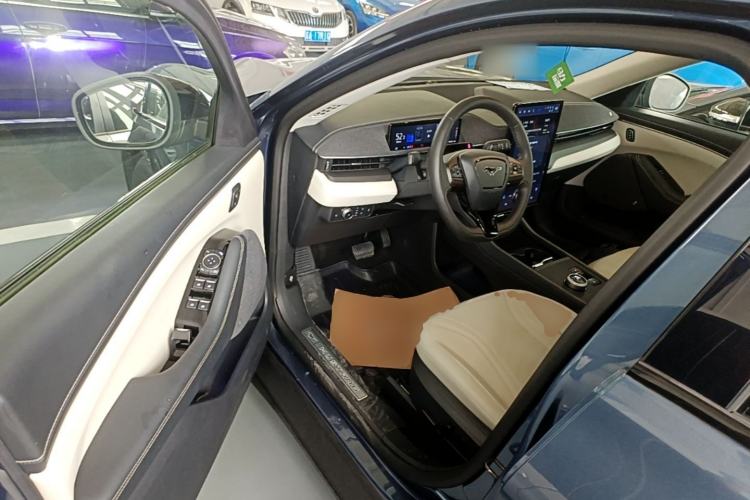 Used Ford Mustang Mach-E 2021 AION Y Plus Rear-Drive Luxury Edition (Long Range) Driver Seat