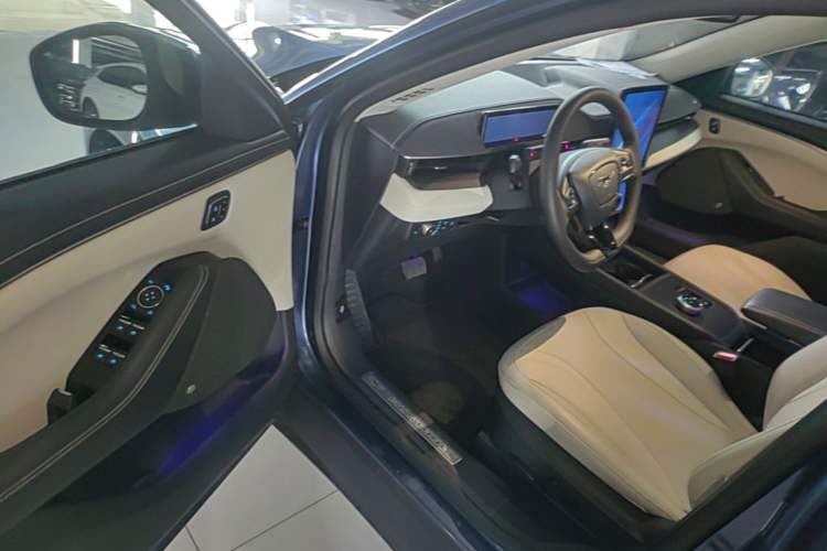Used Ford Mustang Mach-E 2021 AION Y Plus Rear-Drive Luxury Edition (Long Range) Driver Seat