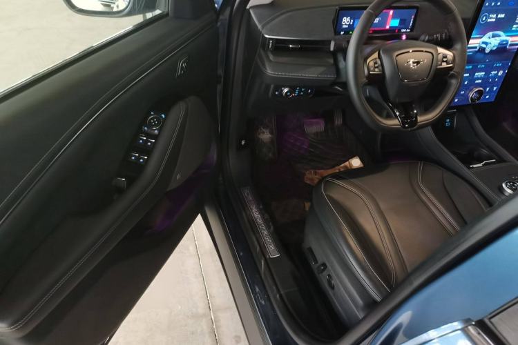 Used Ford Mustang Mach-E 2021 AION Y Plus Rear-Drive Luxury Edition (Long Range) Driver Seat