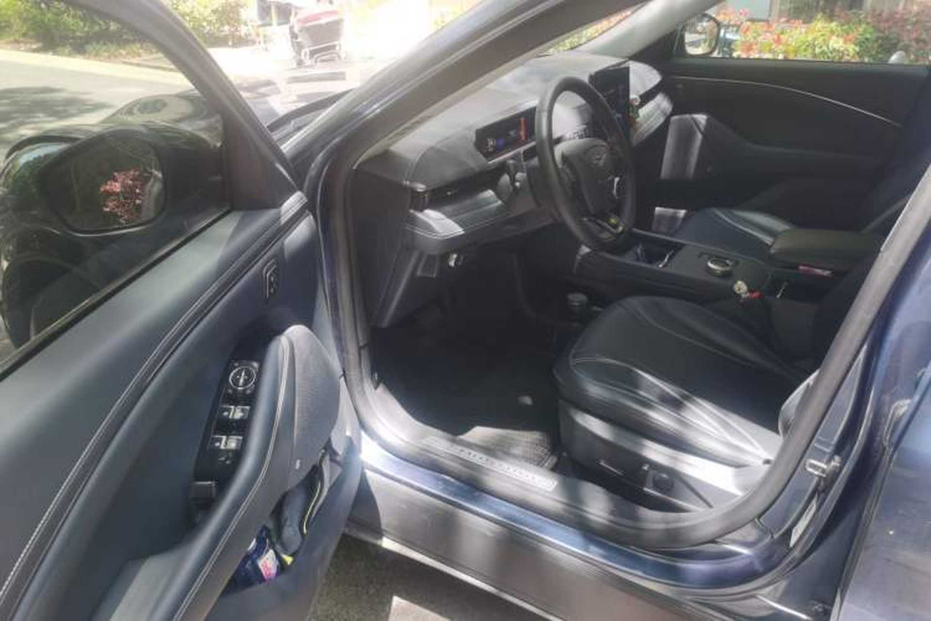 Used Ford Mustang Mach-E 2021 AION Y Plus Rear-Drive Luxury Edition (Long Range) Driver Seat