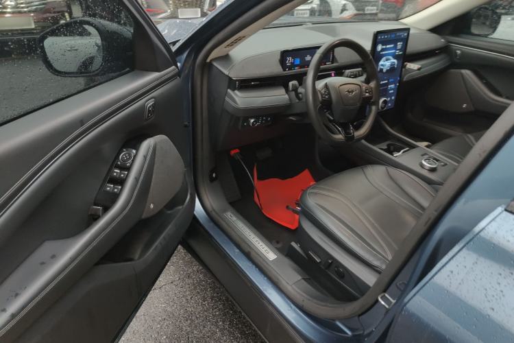 Used Ford Mustang Mach-E 2021 AION Y Plus Rear-Drive Luxury Edition (Long Range) Driver Seat