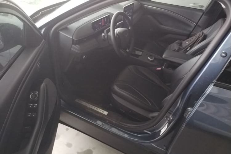 Used Ford Mustang Mach-E 2021 AION Y Plus Rear-Drive Luxury Edition (Long Range) Driver Seat