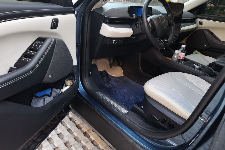 Used Ford Mustang Mach-E 2021 AION Y Plus Rear-Drive Luxury Edition (Long Range) Driver Seat