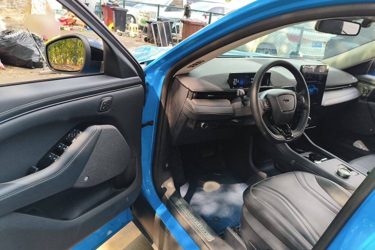 Used Ford Mustang Mach-E 2021 AION Y Plus Rear-Drive Luxury Edition (Long Range) Interior 3