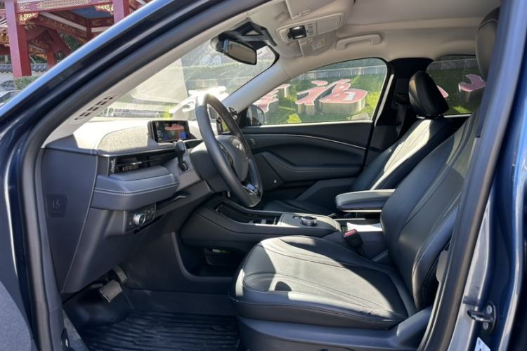 Used Ford Mustang Mach-E 2021 AION Y Plus Rear-Drive Luxury Edition (Long Range) Interior 3
