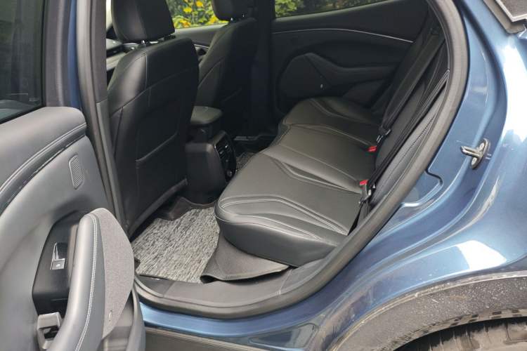 Used Ford Mustang Mach-E 2021 AION Y Plus Rear-Drive Luxury Edition (Long Range) Interior 4