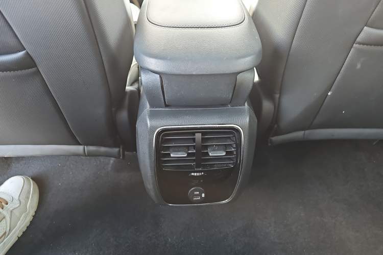 Used Ford Mustang Mach-E 2021 AION Y Plus Rear-Drive Luxury Edition (Long Range) Interior 4