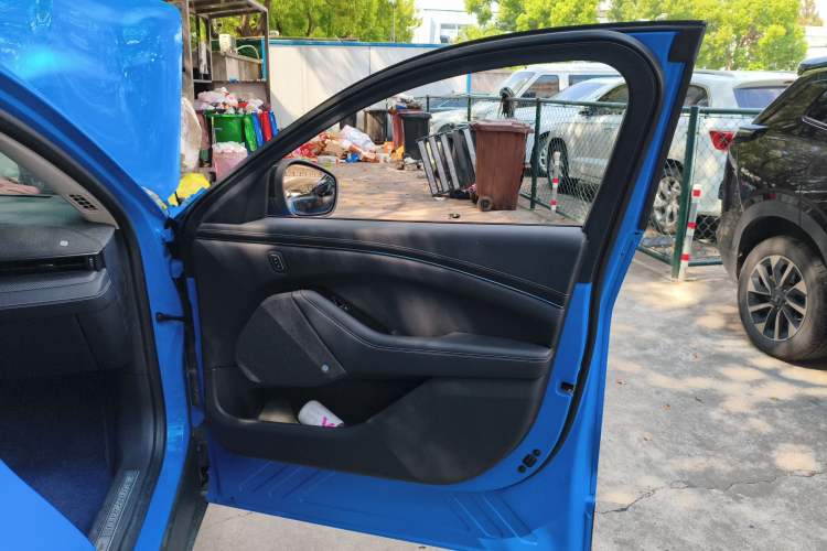 Used Ford Mustang Mach-E 2021 AION Y Plus Rear-Drive Luxury Edition (Long Range) Interior 5