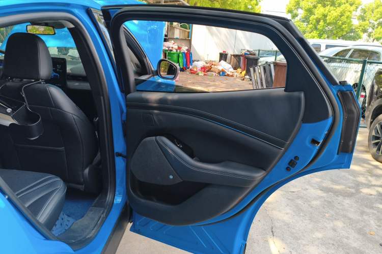Used Ford Mustang Mach-E 2021 AION Y Plus Rear-Drive Luxury Edition (Long Range) Interior 6