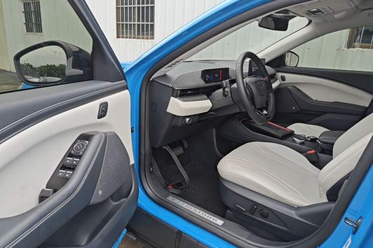 Used Ford Mustang Mach-E 2021 AION Y Plus Rear-Drive Luxury Edition (Long Range) Left Front Seat