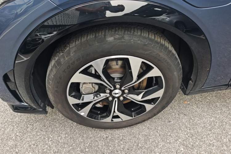 Used Ford Mustang Mach-E 2021 AION Y Plus Rear-Drive Luxury Edition (Long Range) Left Front Wheel Hub