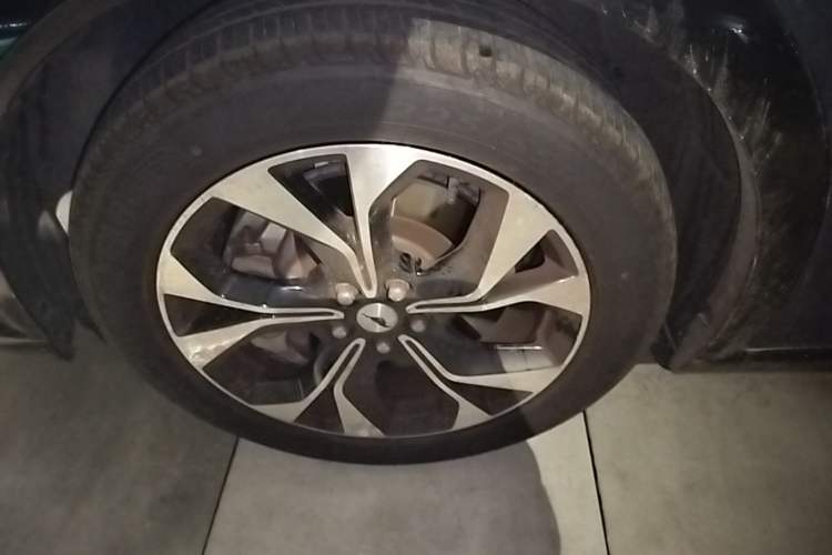 Used Ford Mustang Mach-E 2021 AION Y Plus Rear-Drive Luxury Edition (Long Range) Left Front Wheel Hub