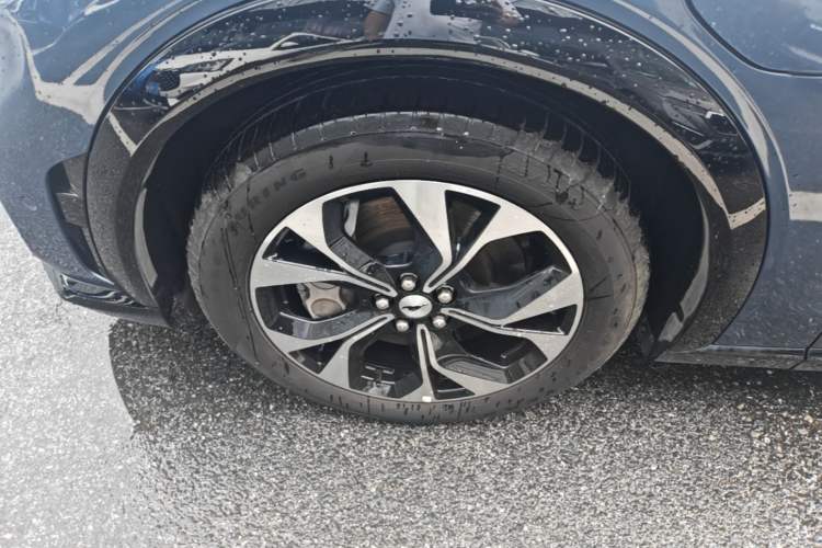Used Ford Mustang Mach-E 2021 AION Y Plus Rear-Drive Luxury Edition (Long Range) Left Front Wheel Hub