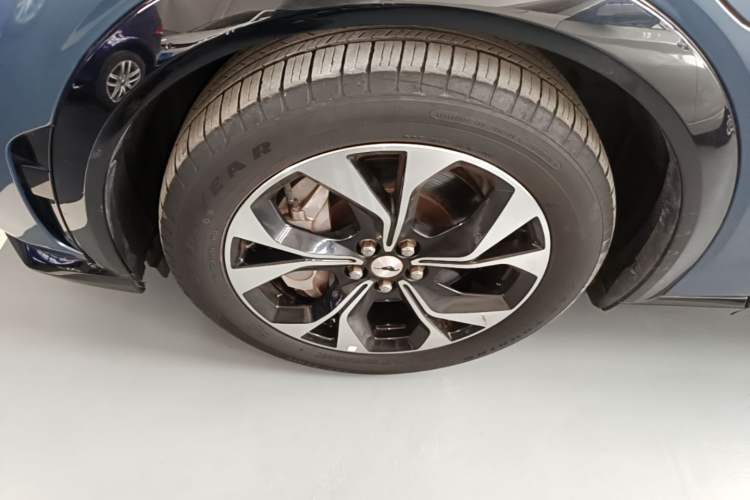 Used Ford Mustang Mach-E 2021 AION Y Plus Rear-Drive Luxury Edition (Long Range) Left Front Wheel Hub