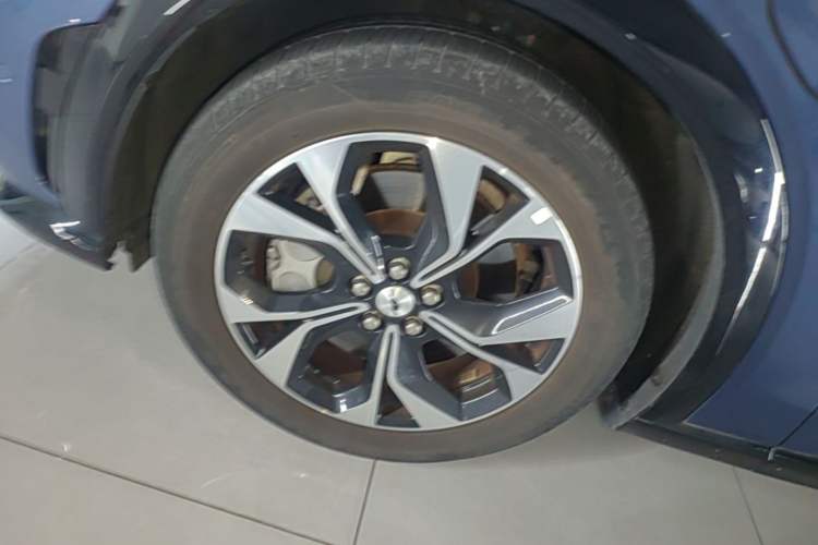 Used Ford Mustang Mach-E 2021 AION Y Plus Rear-Drive Luxury Edition (Long Range) Left Front Wheel Hub