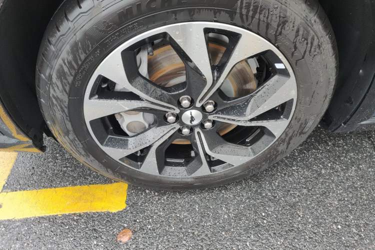 Used Ford Mustang Mach-E 2021 AION Y Plus Rear-Drive Luxury Edition (Long Range) Left Front Wheel Hub