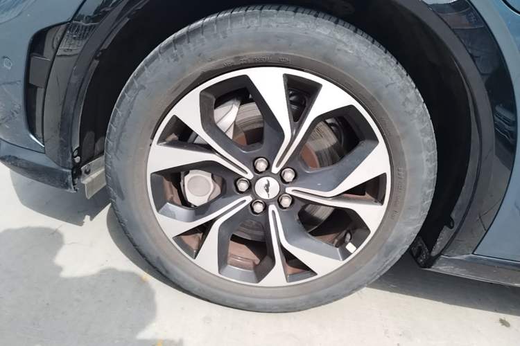 Used Ford Mustang Mach-E 2021 AION Y Plus Rear-Drive Luxury Edition (Long Range) Left Front Wheel Hub