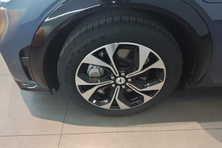 Used Ford Mustang Mach-E 2021 AION Y Plus Rear-Drive Luxury Edition (Long Range) Left Front Wheel Hub