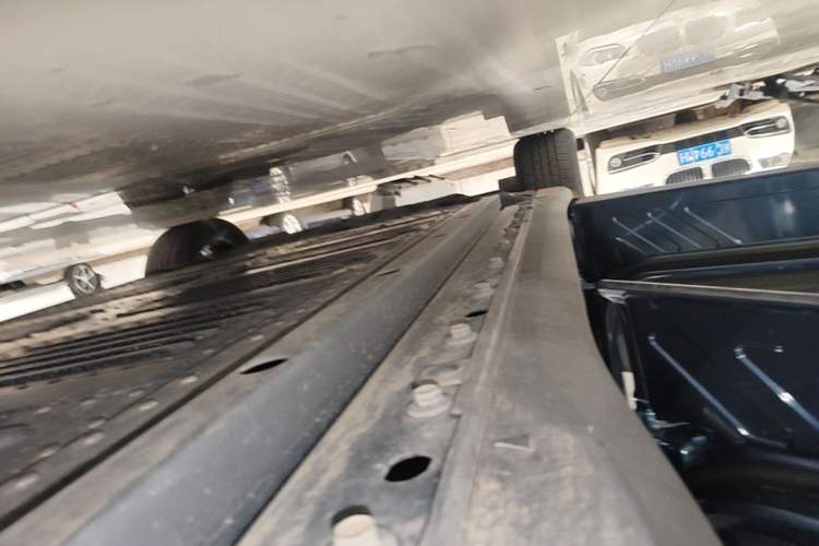 Used Ford Mustang Mach-E 2021 AION Y Plus Rear-Drive Luxury Edition (Long Range) Left Side Sill