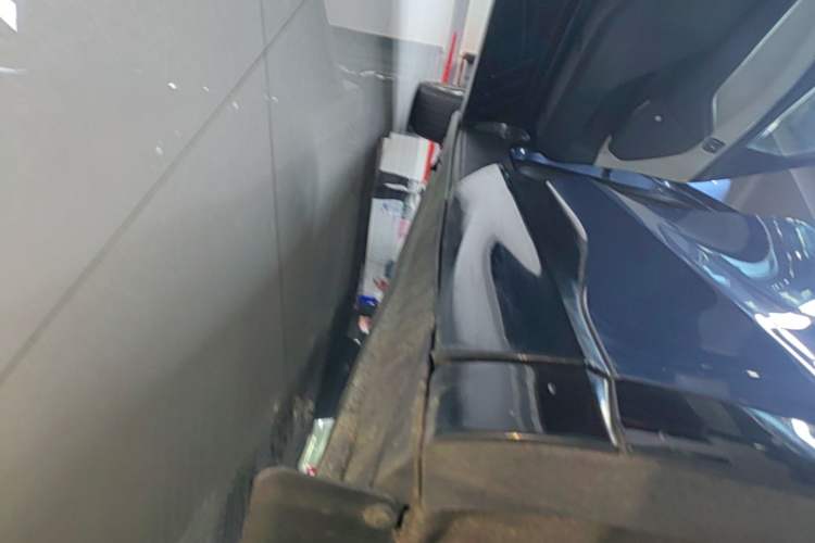 Used Ford Mustang Mach-E 2021 AION Y Plus Rear-Drive Luxury Edition (Long Range) Left Side Sill