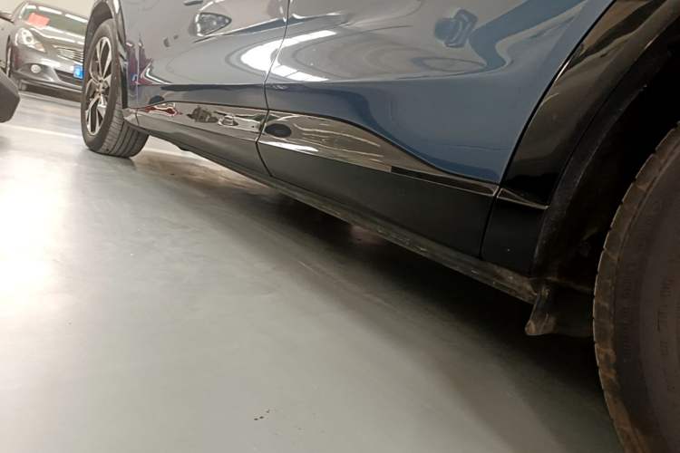 Used Ford Mustang Mach-E 2021 AION Y Plus Rear-Drive Luxury Edition (Long Range) Left Side Sill