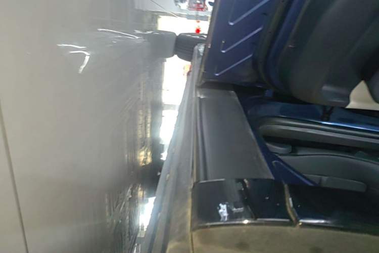 Used Ford Mustang Mach-E 2021 AION Y Plus Rear-Drive Luxury Edition (Long Range) Left Side Sill