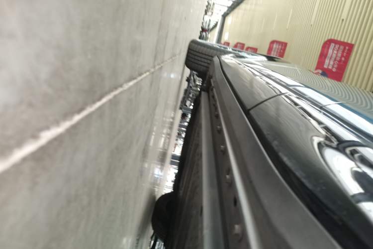 Used Ford Mustang Mach-E 2021 AION Y Plus Rear-Drive Luxury Edition (Long Range) Left Side Sill