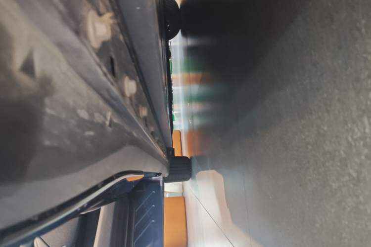 Used Ford Mustang Mach-E 2021 AION Y Plus Rear-Drive Luxury Edition (Long Range) Left Side Sill
