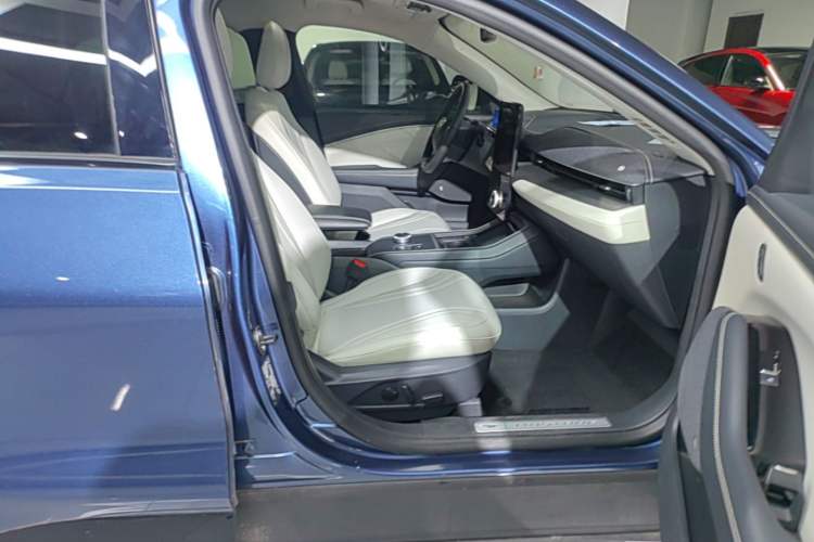 Used Ford Mustang Mach-E 2021 AION Y Plus Rear-Drive Luxury Edition (Long Range) Right Front Seat