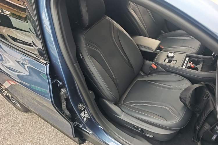 Used Ford Mustang Mach-E 2021 AION Y Plus Rear-Drive Luxury Edition (Long Range) Right Front Seat