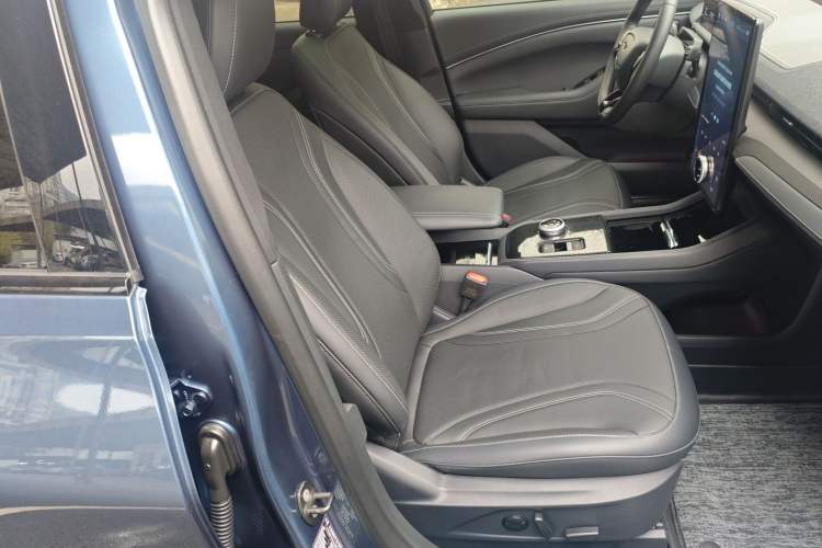 Used Ford Mustang Mach-E 2021 AION Y Plus Rear-Drive Luxury Edition (Long Range) Right Front Seat
