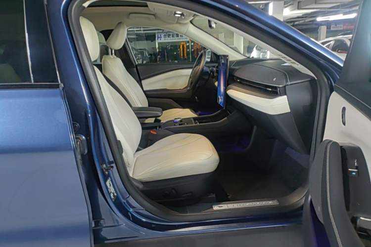 Used Ford Mustang Mach-E 2021 AION Y Plus Rear-Drive Luxury Edition (Long Range) Right Front Seat