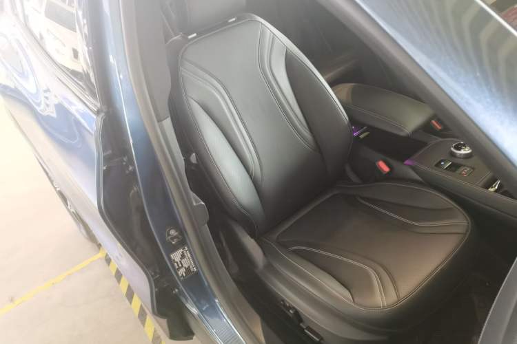 Used Ford Mustang Mach-E 2021 AION Y Plus Rear-Drive Luxury Edition (Long Range) Right Front Seat