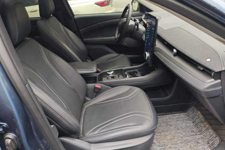 Used Ford Mustang Mach-E 2021 AION Y Plus Rear-Drive Luxury Edition (Long Range) Right Front Seat