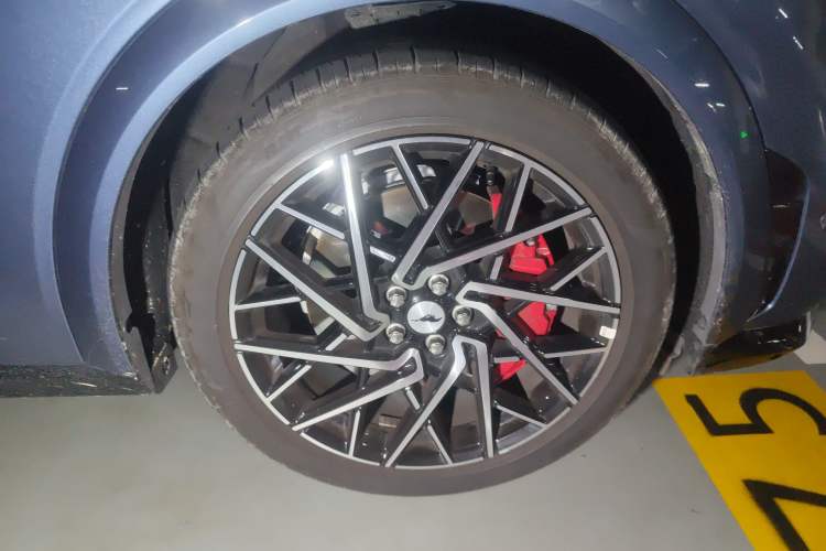 Used Ford Mustang Mach-E 2021 GT Model Right Front Wheel Hub